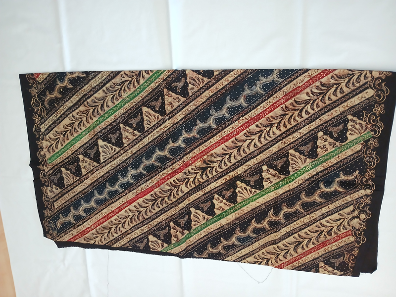 Motif Batik Liris Piramid