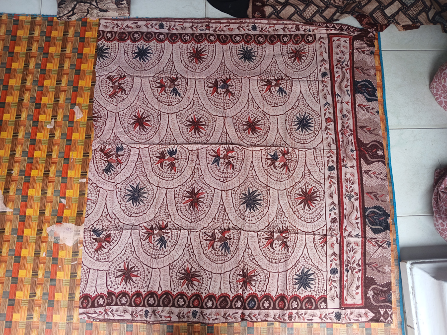 Motif Batik Pecah Piring (L)