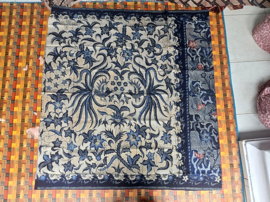 Motif Batik Tar Putih